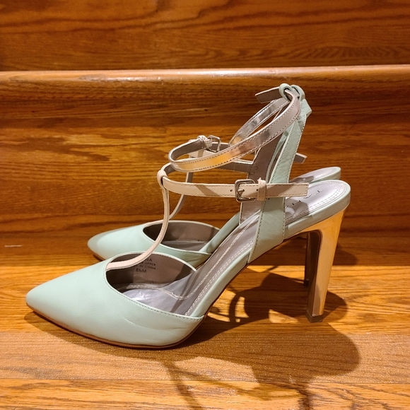 Tahari baby blue gray heels - Picture 5 of 6